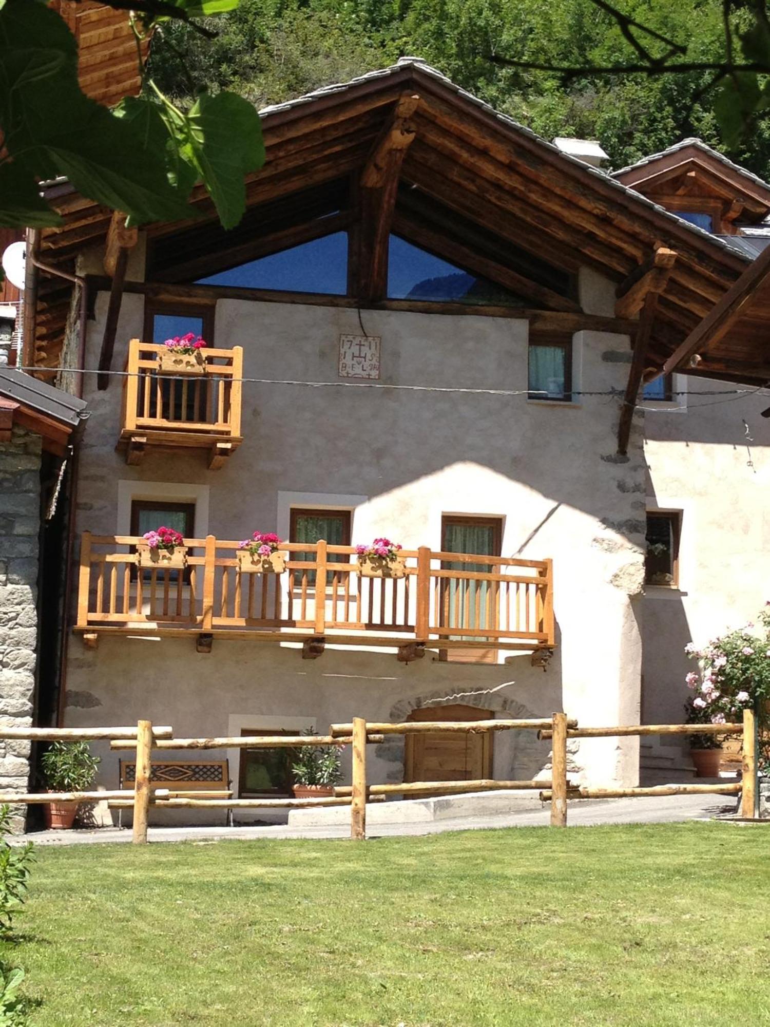 Le Petit Relais Hotel Valpelline Exterior photo